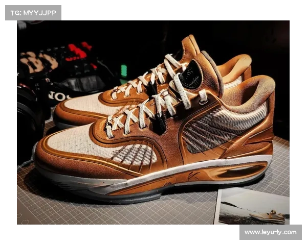 独行侠队克莱-汤普森首次以对手身份重返勇士主场